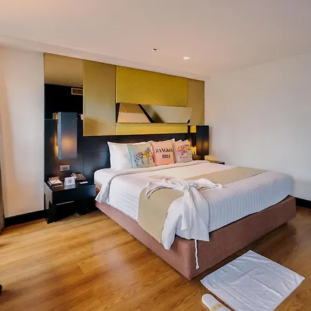 Golden Tulip Mandison Suites Bangkok Exterior photo